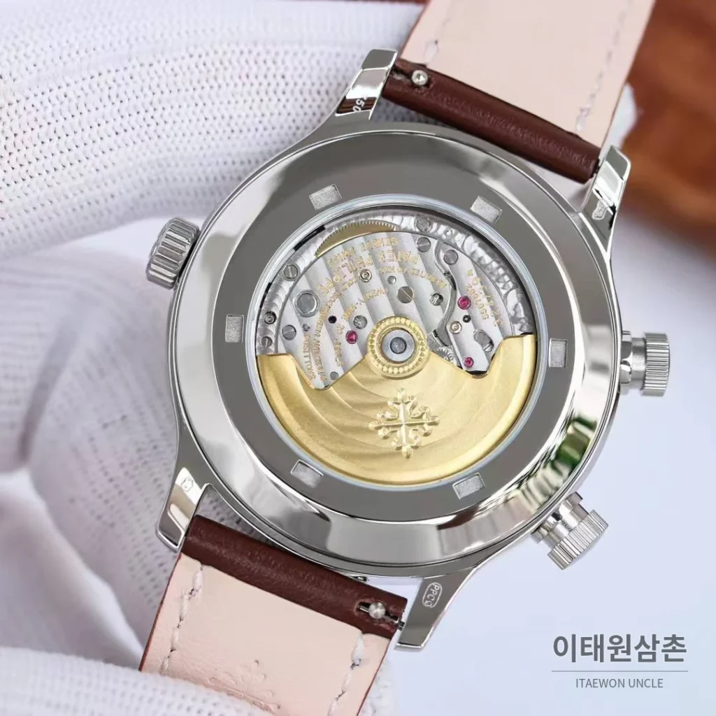 파텍필립 칼라트라바 파일럿 트래블타임 듀얼타임 블루다이얼 오토매틱 42mm 블루 / 브라운 브라운 가죽 스트랩