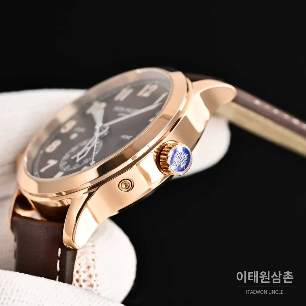 파텍필립 칼라트라바 파일럿 트래블타임 스틸 블랙다이얼 GMT 오토매틱 40.8mm 브라운 가죽 스트랩 로즈골드 베젤
