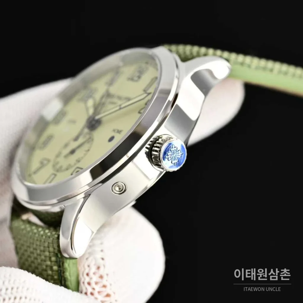 파텍필립 칼라트라바 파일럿 트래블타임 스틸 블랙다이얼 GMT 오토매틱 40.8mm 그린 나일론 스트랩