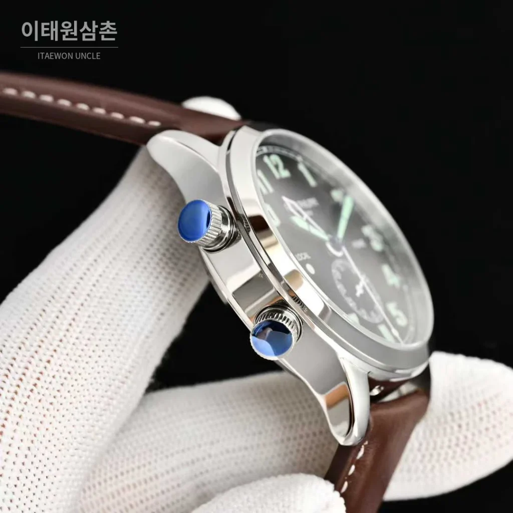 파텍필립 칼라트라바 파일럿 트래블타임 스틸 블랙다이얼 GMT 오토매틱 40.8mm 브라운 가죽 스트랩