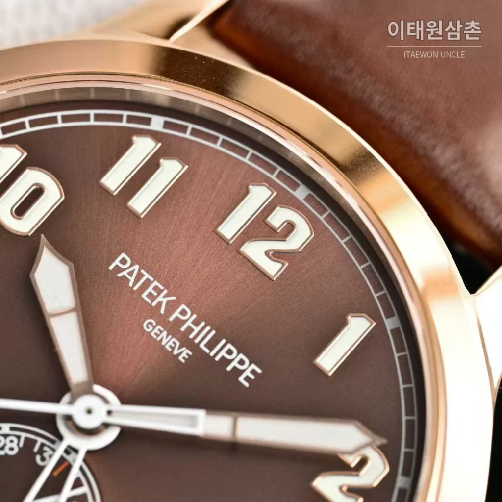파텍필립 칼라트라바 파일럿 트래블타임 스틸 블랙다이얼 GMT 오토매틱 40.8mm 브라운 가죽 스트랩 로즈골드 베젤
