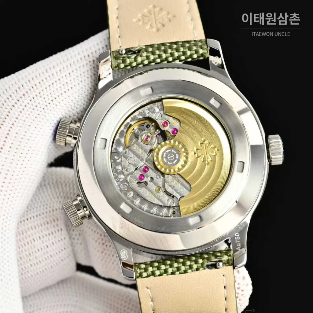 파텍필립 칼라트라바 파일럿 트래블타임 스틸 블랙다이얼 GMT 오토매틱 40.8mm 그린 나일론 스트랩
