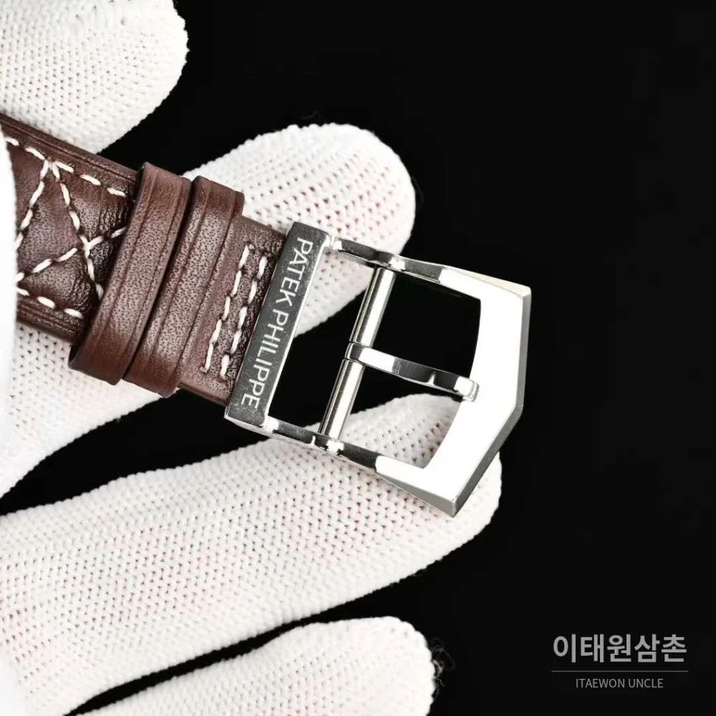 파텍필립 칼라트라바 파일럿 트래블타임 스틸 블랙다이얼 GMT 오토매틱 40.8mm 브라운 가죽 스트랩