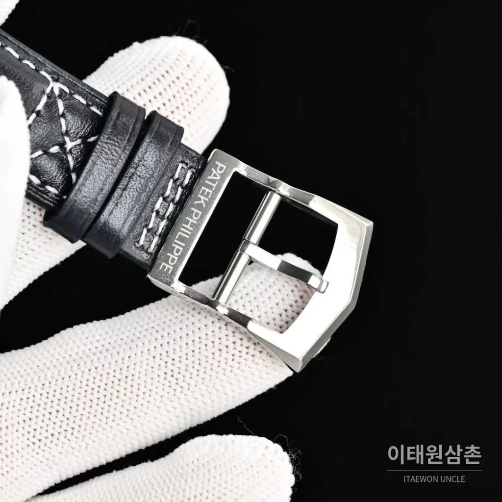 파텍필립 칼라트라바 파일럿 트래블타임 스틸 블랙다이얼 GMT 오토매틱 40.8mm 네이비 나일론 스트랩