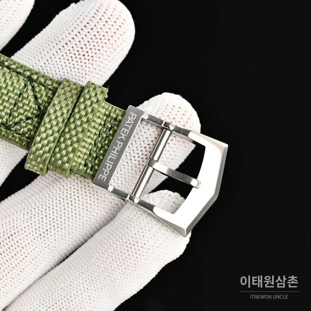 파텍필립 칼라트라바 파일럿 트래블타임 스틸 블랙다이얼 GMT 오토매틱 40.8mm 그린 나일론 스트랩