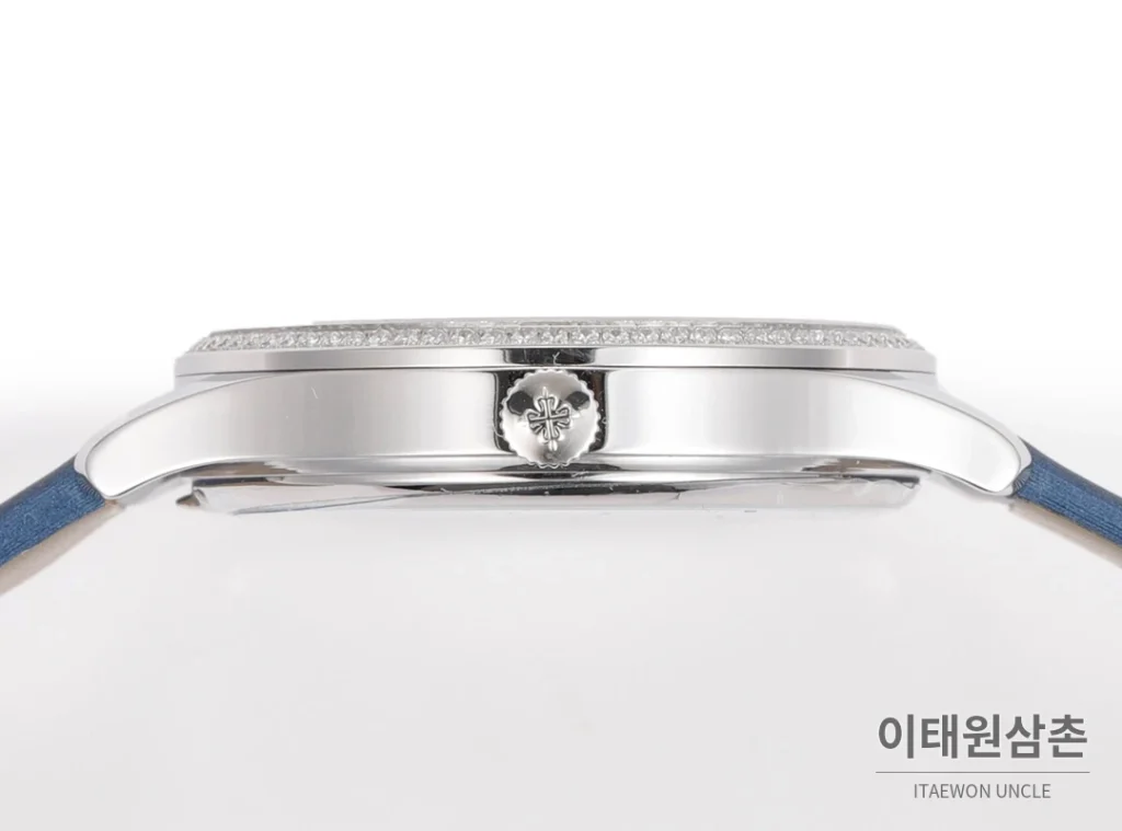 파텍필립 칼라트라바 실버베젤 네이비 엠보싱다이얼 울트라씬 오토매틱 35mm