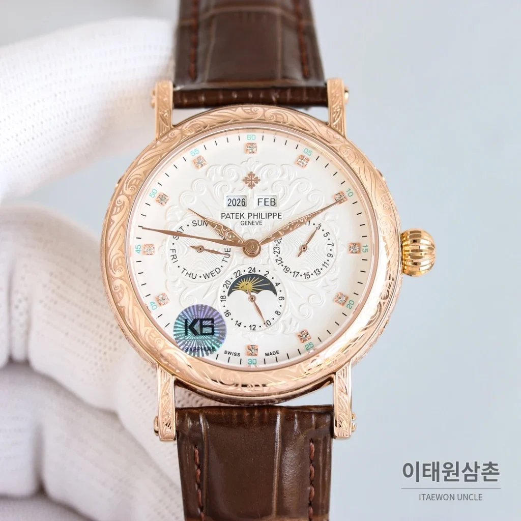 파텍필립 칼라트라바 스틸 퍼페추얼캘린더 문페이즈 오토매틱 42mm 화이트 다이얼 브라운 가죽 스트랩 로즈골드 베젤