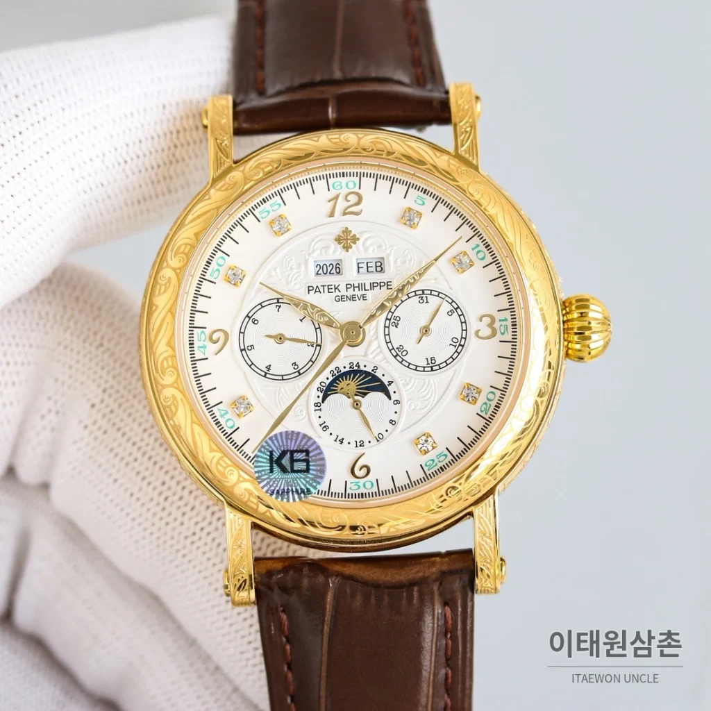 파텍필립 칼라트라바 스틸 퍼페추얼캘린더 문페이즈 오토매틱 42mm 화이트 다이얼 블랙 가죽 스트랩 골드 베젤
