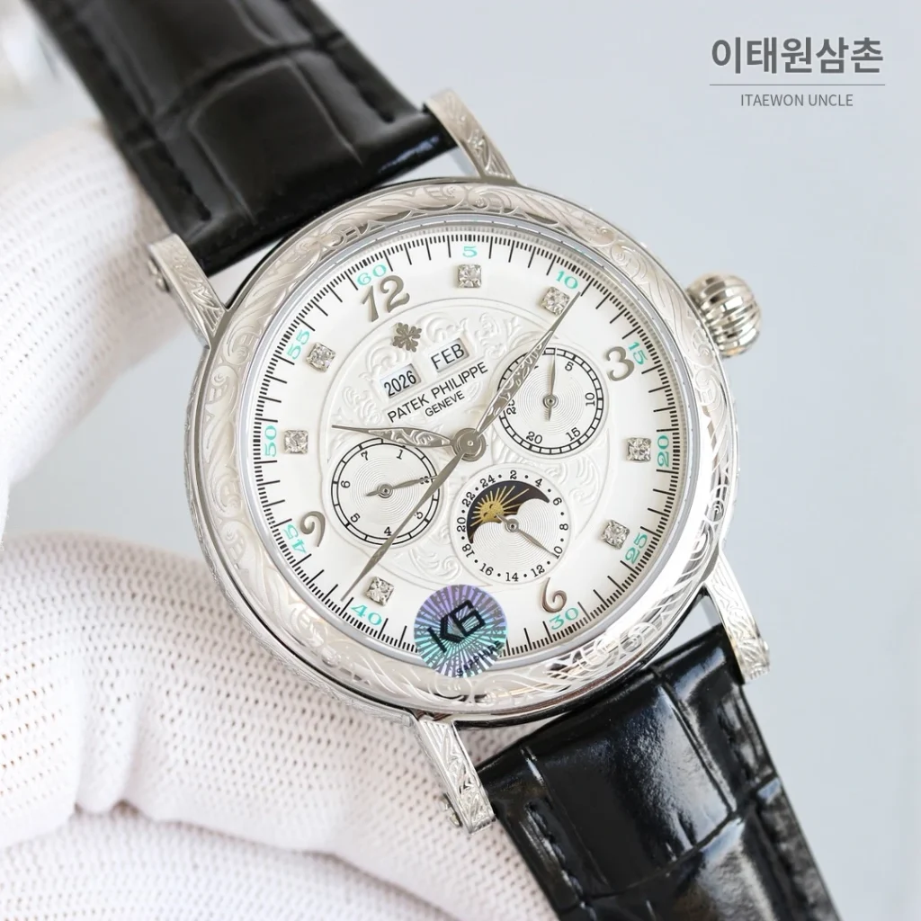 파텍필립 칼라트라바 스틸 퍼페추얼캘린더 문페이즈 오토매틱 42mm 화이트 다이얼 블랙 가죽 스트랩 실버 베젤