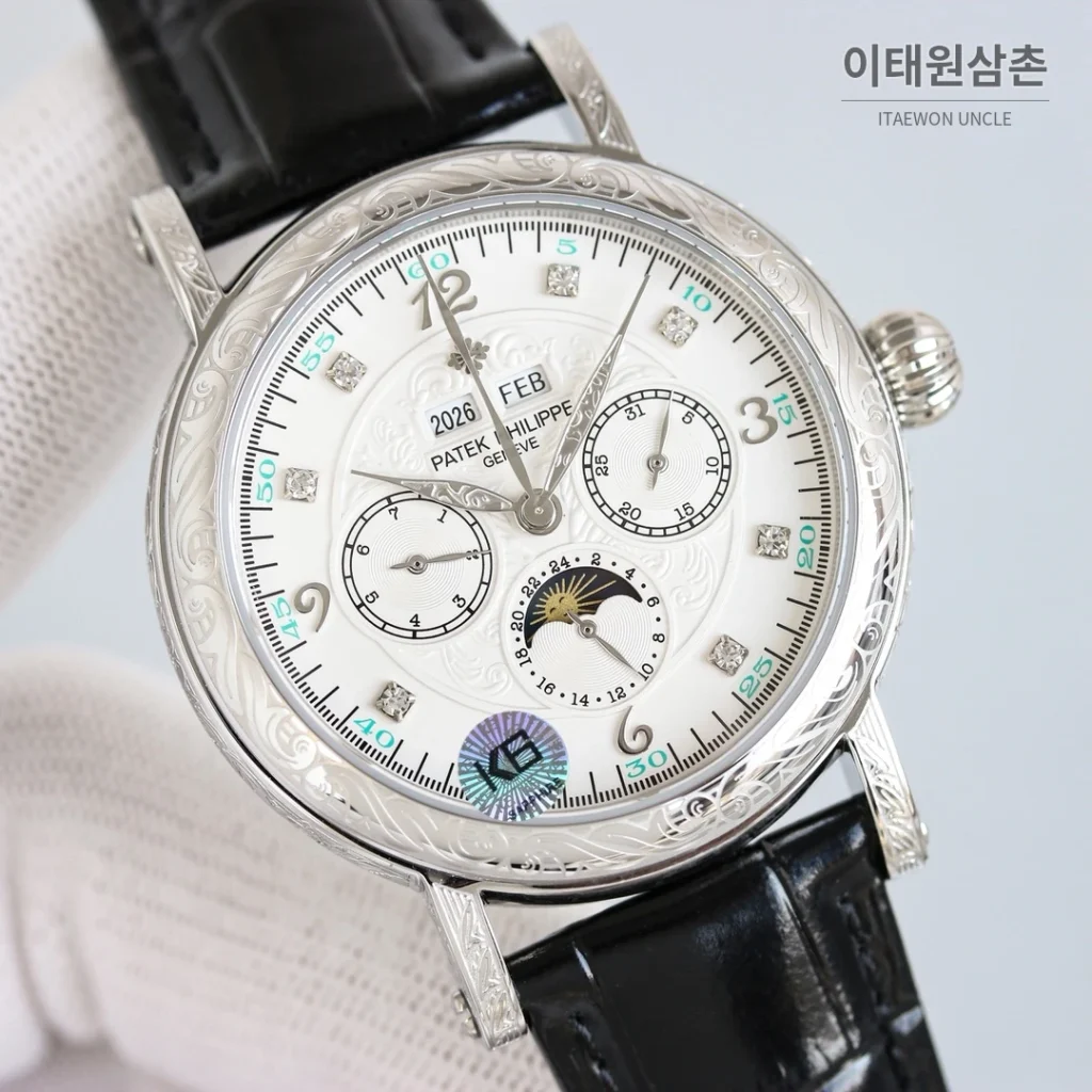 파텍필립 칼라트라바 스틸 퍼페추얼캘린더 문페이즈 오토매틱 42mm 화이트 다이얼 블랙 가죽 스트랩 실버 베젤