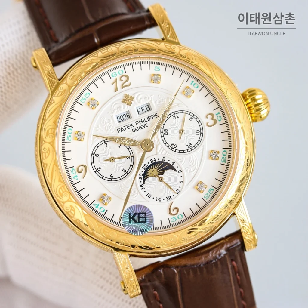 파텍필립 칼라트라바 스틸 퍼페추얼캘린더 문페이즈 오토매틱 42mm 화이트 다이얼 블랙 가죽 스트랩 골드 베젤
