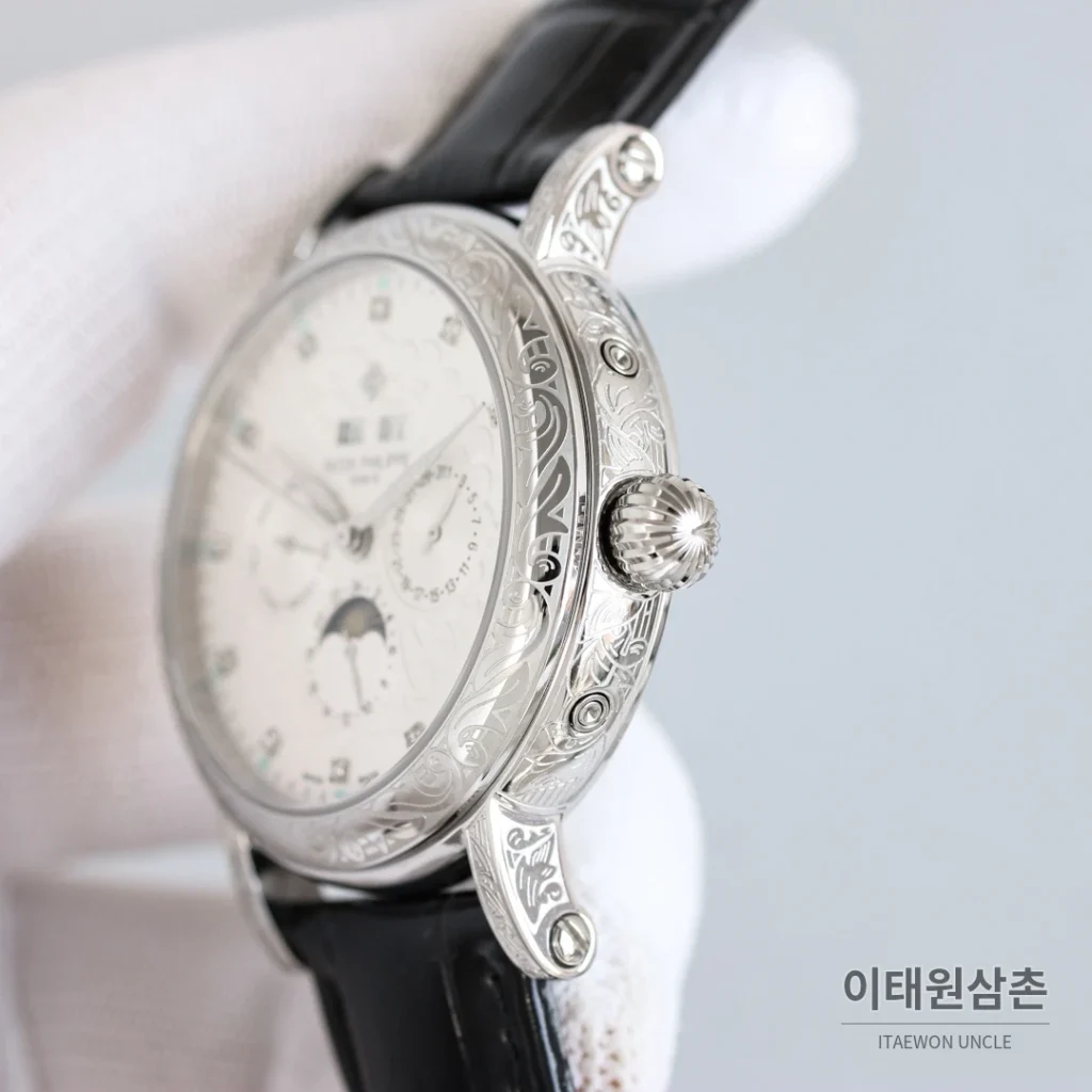 파텍필립 칼라트라바 스틸 퍼페추얼캘린더 문페이즈 오토매틱 42mm 화이트 다이얼 브라운 가죽 스트랩 로즈골드 베젤