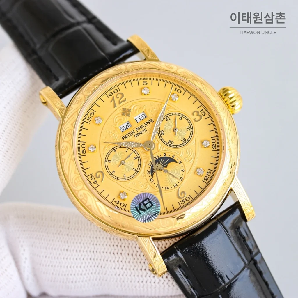 파텍필립 칼라트라바 스틸 퍼페추얼캘린더 문페이즈 오토매틱 42mm 화이트 다이얼 블랙 가죽 스트랩 골드 베젤