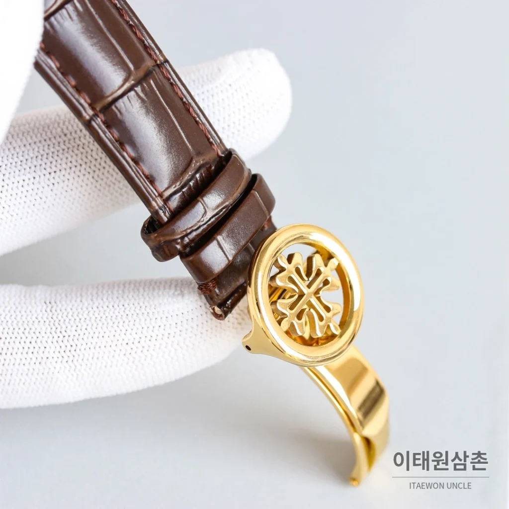 파텍필립 칼라트라바 스틸 퍼페추얼캘린더 문페이즈 오토매틱 42mm 화이트 다이얼 블랙 가죽 스트랩 골드 베젤