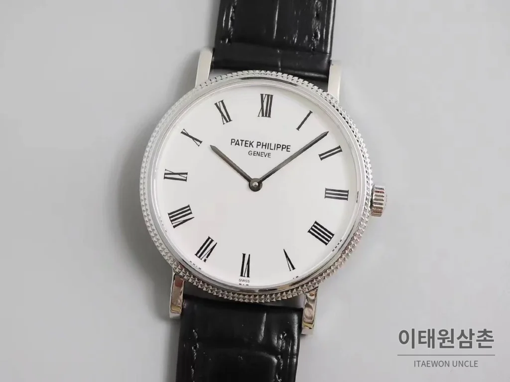 파텍필립 칼라트라바 화이트다이얼 로만인덱스 울트라씬 오토매틱 38mm 블랙 가죽 스트랩 실버 베젤