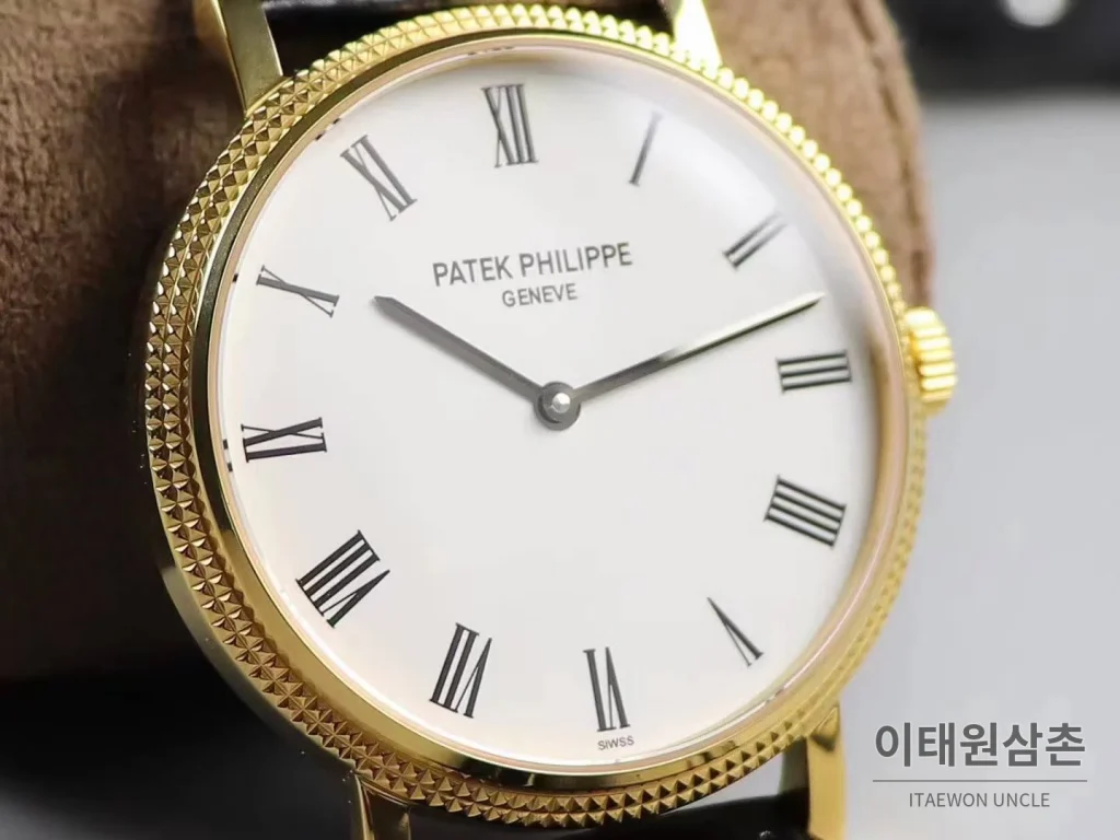 파텍필립 칼라트라바 화이트다이얼 로만인덱스 울트라씬 오토매틱 38mm 블랙 가죽 스트랩 골드 베젤