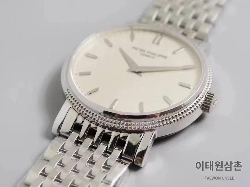 파텍필립 칼라트라바 화이트다이얼 로만인덱스 울트라씬 오토매틱 38mm 스틸 브레이슬릿