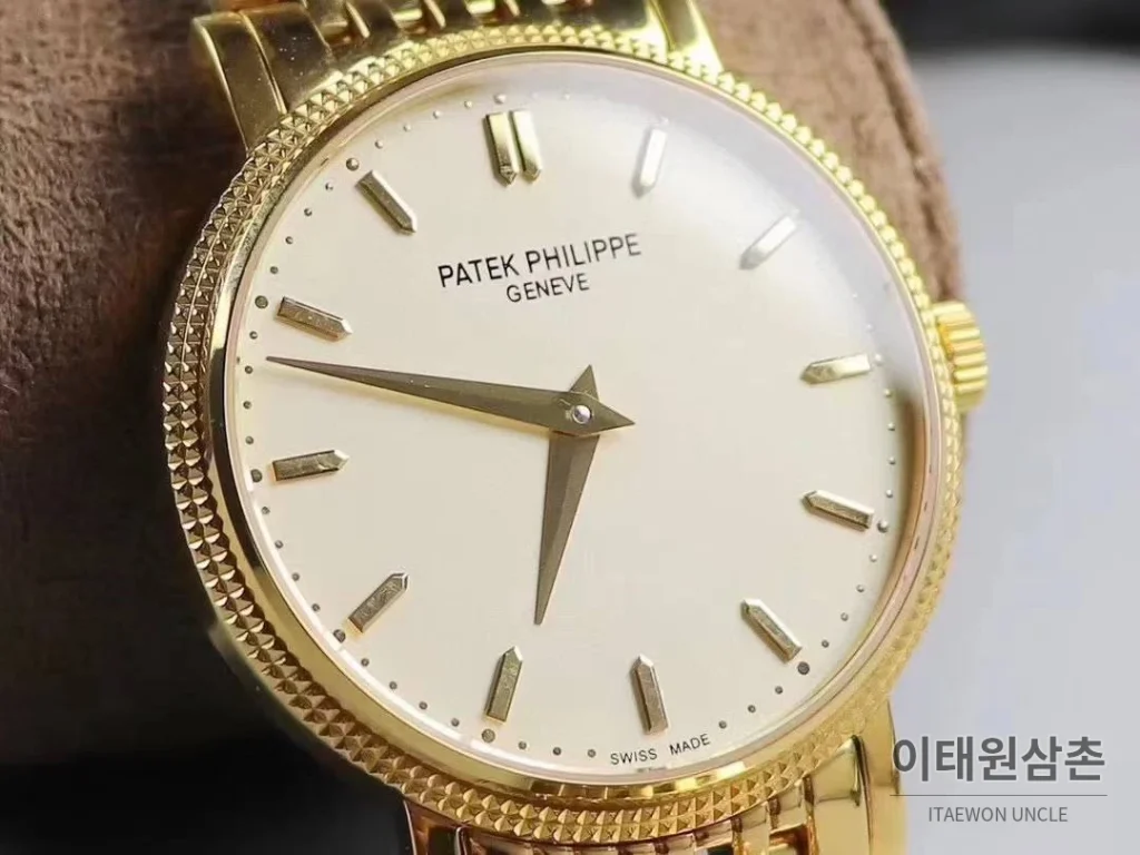 파텍필립 칼라트라바 화이트다이얼 로만인덱스 울트라씬 오토매틱 38mm 골드 브레이슬릿 골드 베젤