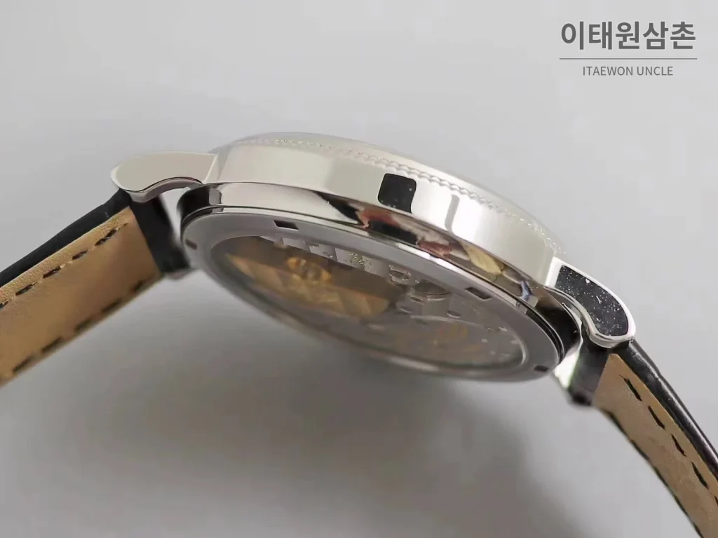 파텍필립 칼라트라바 화이트다이얼 로만인덱스 울트라씬 오토매틱 38mm 블랙 가죽 스트랩 실버 베젤