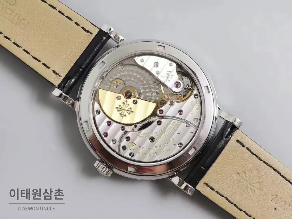 파텍필립 칼라트라바 화이트다이얼 로만인덱스 울트라씬 오토매틱 38mm 블랙 가죽 스트랩 실버 베젤
