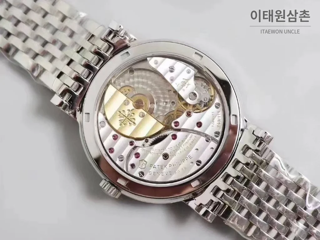 파텍필립 칼라트라바 화이트다이얼 로만인덱스 울트라씬 오토매틱 38mm 스틸 브레이슬릿