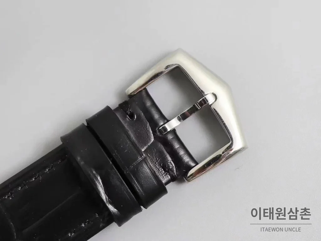 파텍필립 칼라트라바 화이트다이얼 로만인덱스 울트라씬 오토매틱 38mm 블랙 가죽 스트랩 실버 베젤