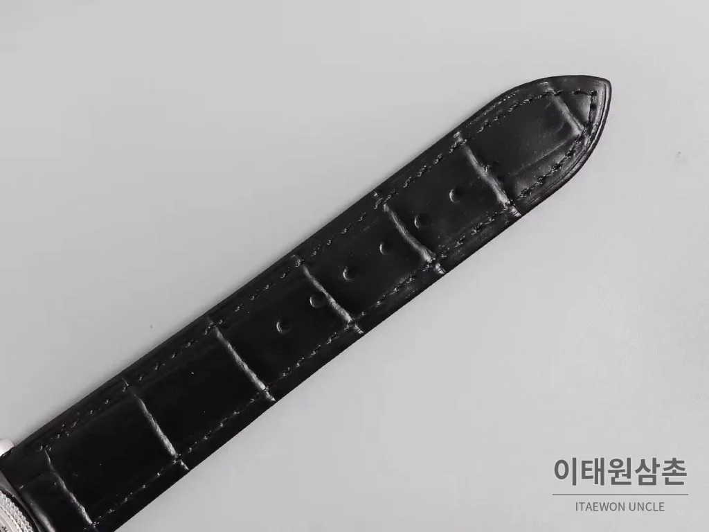 파텍필립 칼라트라바 화이트다이얼 로만인덱스 울트라씬 오토매틱 38mm 블랙 가죽 스트랩 실버 베젤