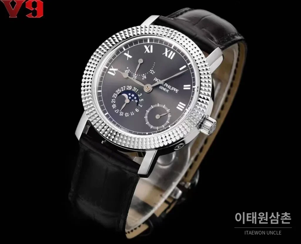파텍필립 칼라트라바 화이트골드 블랙다이얼 문페이즈 오토매틱 38mm 블랙 가죽 스트랩 실버 베젤