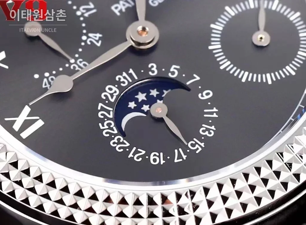 파텍필립 칼라트라바 화이트골드 블랙다이얼 문페이즈 오토매틱 38mm 블랙 가죽 스트랩 실버 베젤