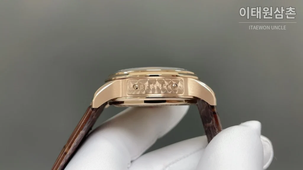 파텍필립 컴플리케이션 크로노그래프 크로노그래프 오토매틱 42mm 네이비 다이얼 브라운 가죽 스트랩