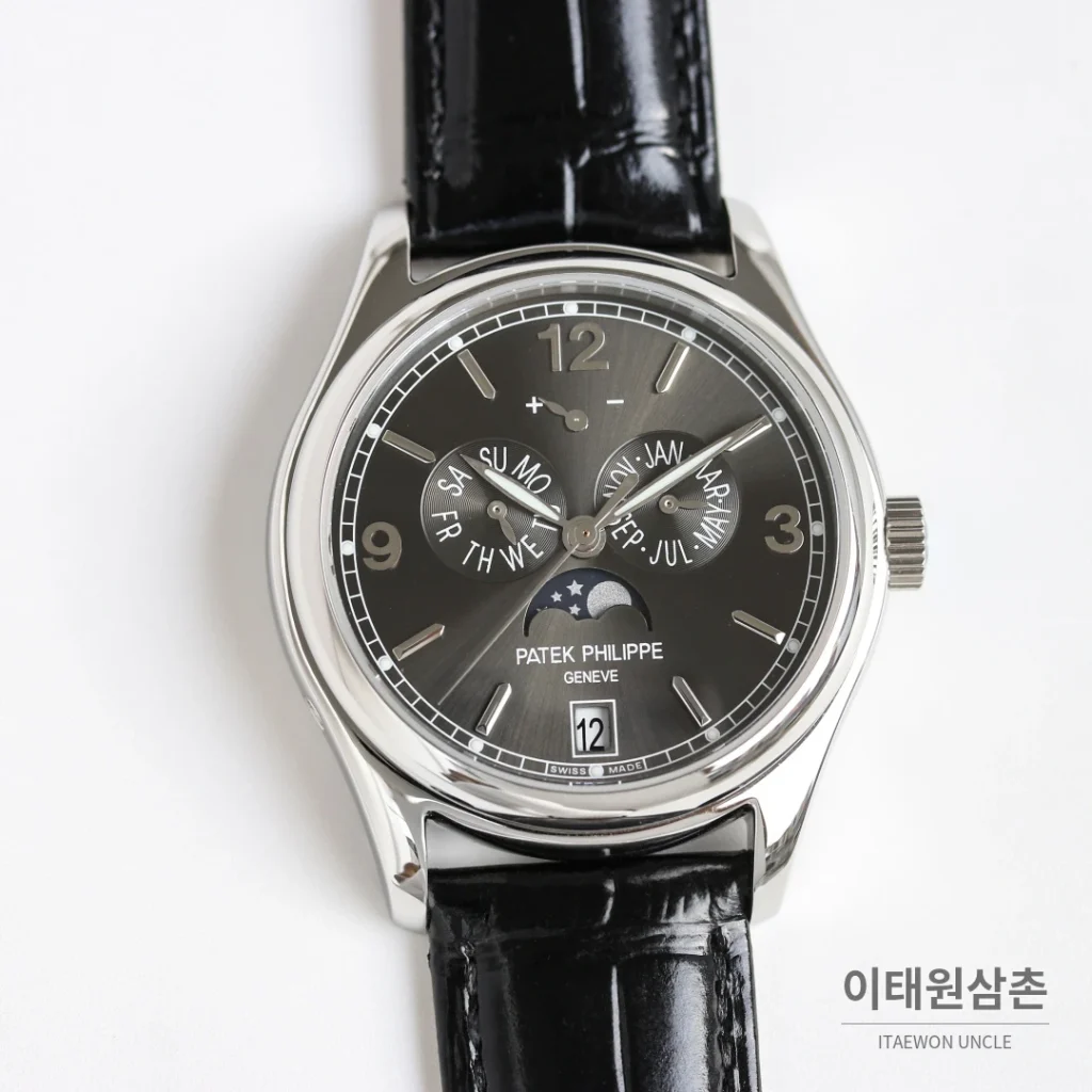 파텍필립 컴플리케이션 애뉴얼 캘린더 문페이즈 오토매틱 39mm 5146/5147 화이트 다이얼 블랙 가죽 스트랩