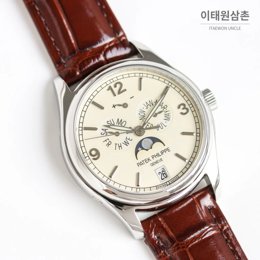 파텍필립 컴플리케이션 애뉴얼 캘린더 문페이즈 오토매틱 39mm 5146/5147 화이트 다이얼 블랙 가죽 스트랩
