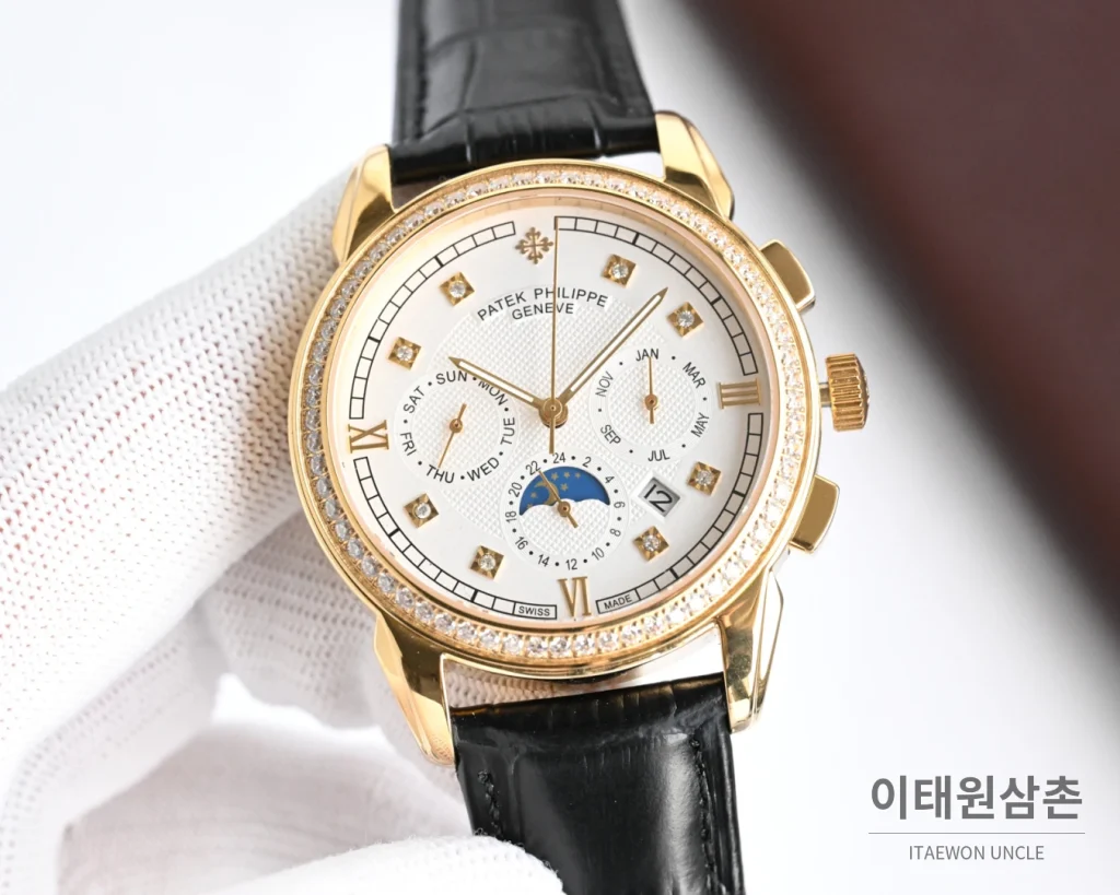 파텍필립 컴플리케이션 스틸 멀티캘린더 오토매틱 42mm 화이트 다이얼 블랙 가죽 스트랩 골드 베젤