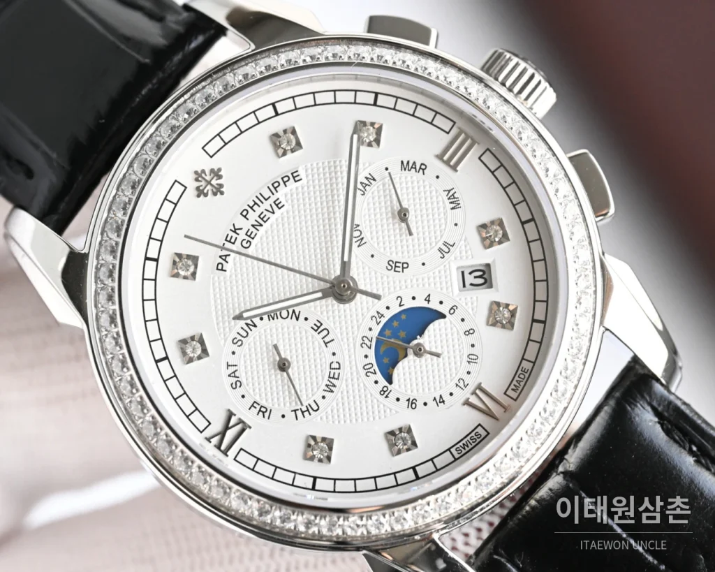 파텍필립 컴플리케이션 스틸 멀티캘린더 오토매틱 42mm 화이트 다이얼 블랙 가죽 스트랩 실버 베젤