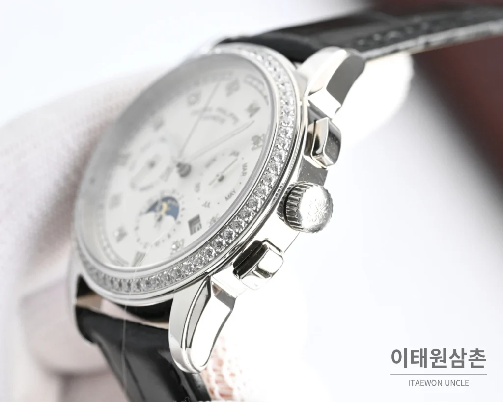 파텍필립 컴플리케이션 스틸 멀티캘린더 오토매틱 42mm 화이트 다이얼 블랙 가죽 스트랩 실버 베젤