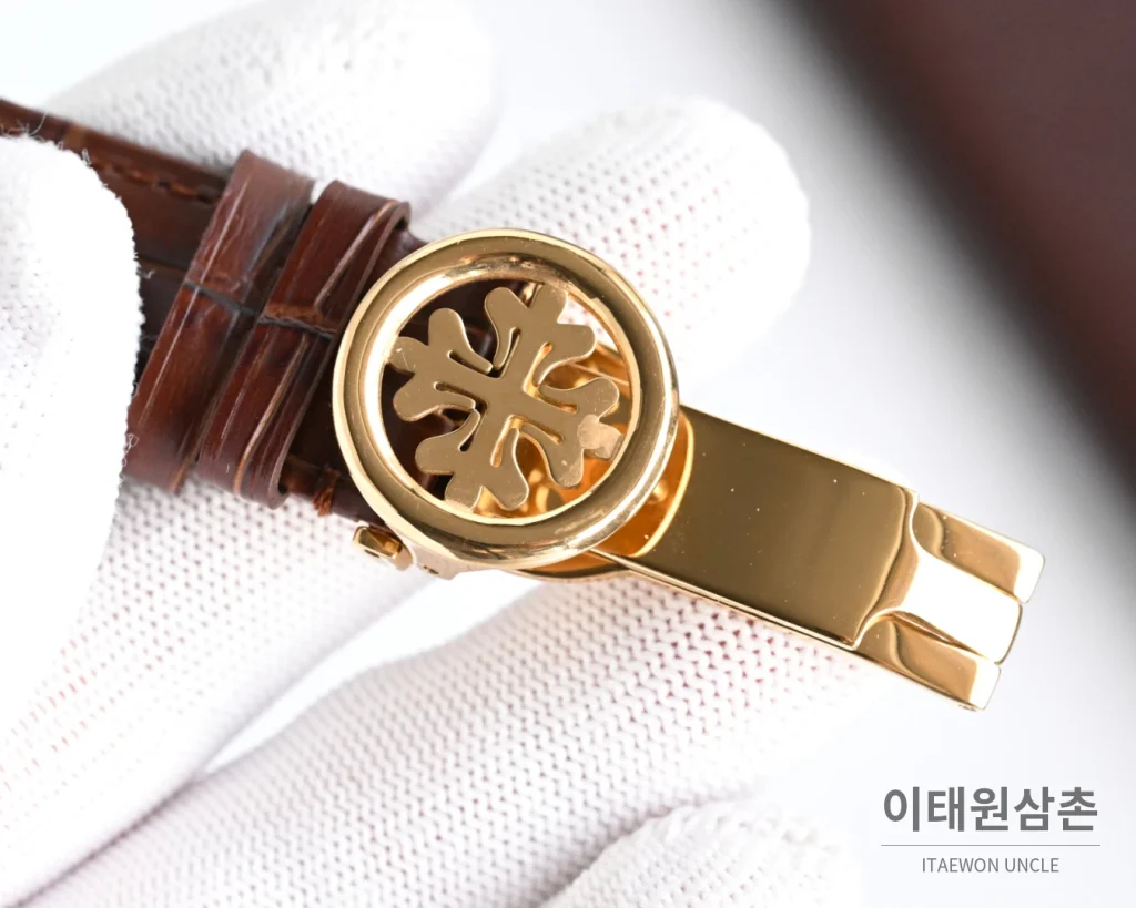 파텍필립 컴플리케이션 스틸 멀티캘린더 오토매틱 42mm 화이트 다이얼 블랙 가죽 스트랩 골드 베젤