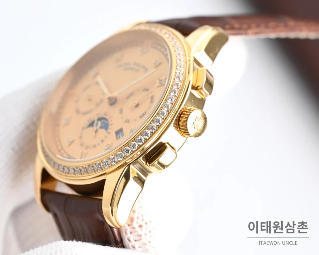 파텍필립 컴플리케이션 스틸 멀티캘린더 오토매틱 42mm 화이트 다이얼 블랙 가죽 스트랩 골드 베젤