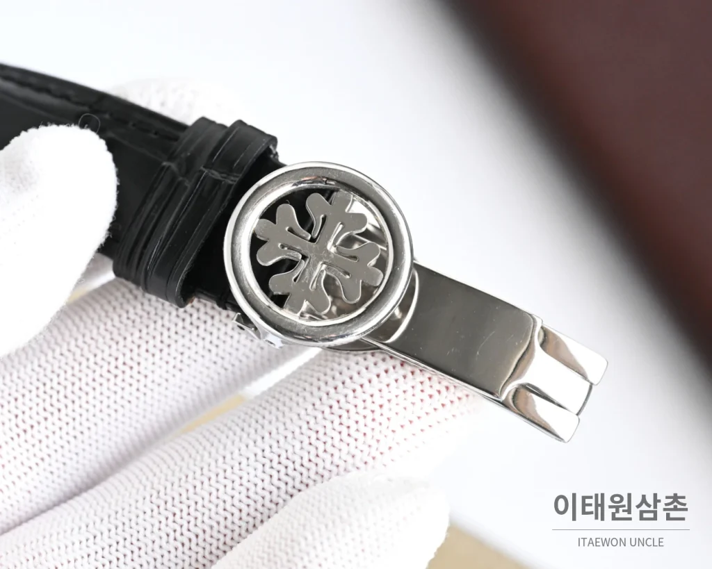 파텍필립 컴플리케이션 스틸 멀티캘린더 오토매틱 42mm 화이트 다이얼 블랙 가죽 스트랩 실버 베젤