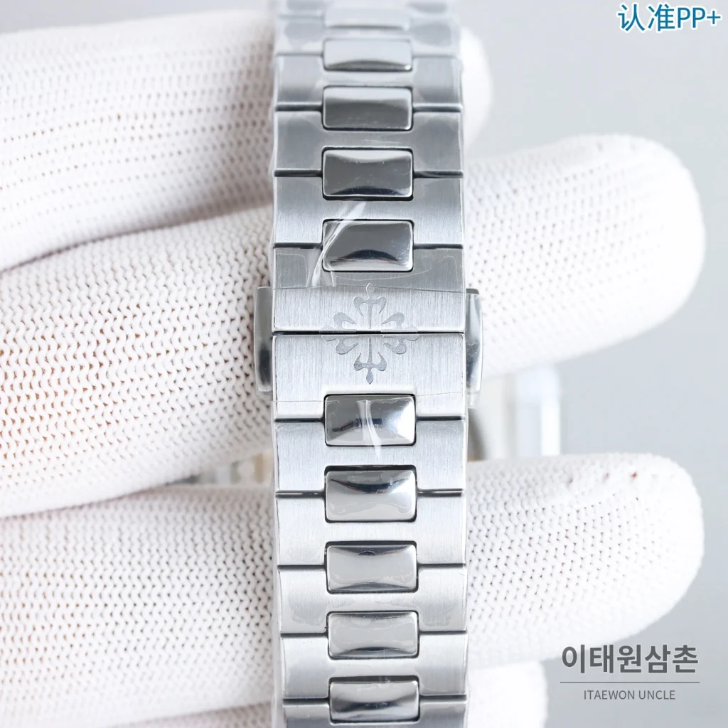 파텍필립 큐비투스 수동 와인딩 45mm 네이비 다이얼