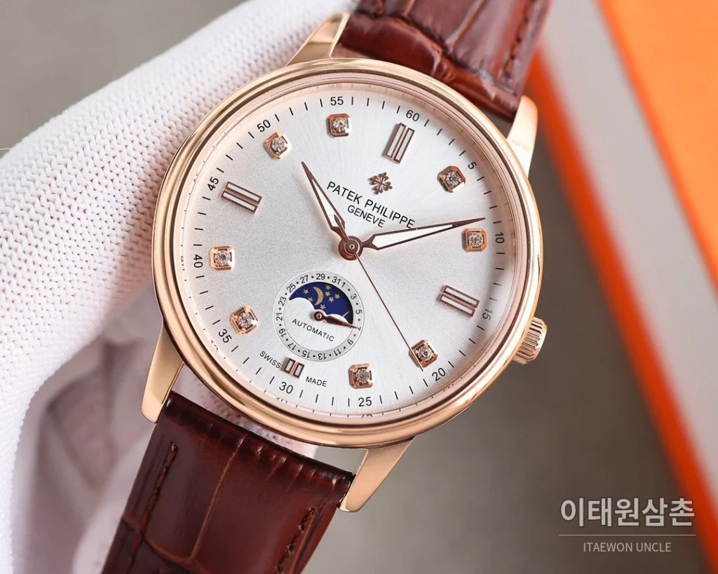 파텍필립 월페이즈 오토매틱 40mm 실버 다이얼 브라운 가죽 스트랩
