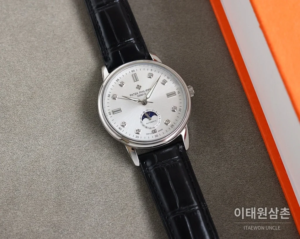 파텍필립 월페이즈 오토매틱 40mm 실버 다이얼 브라운 가죽 스트랩