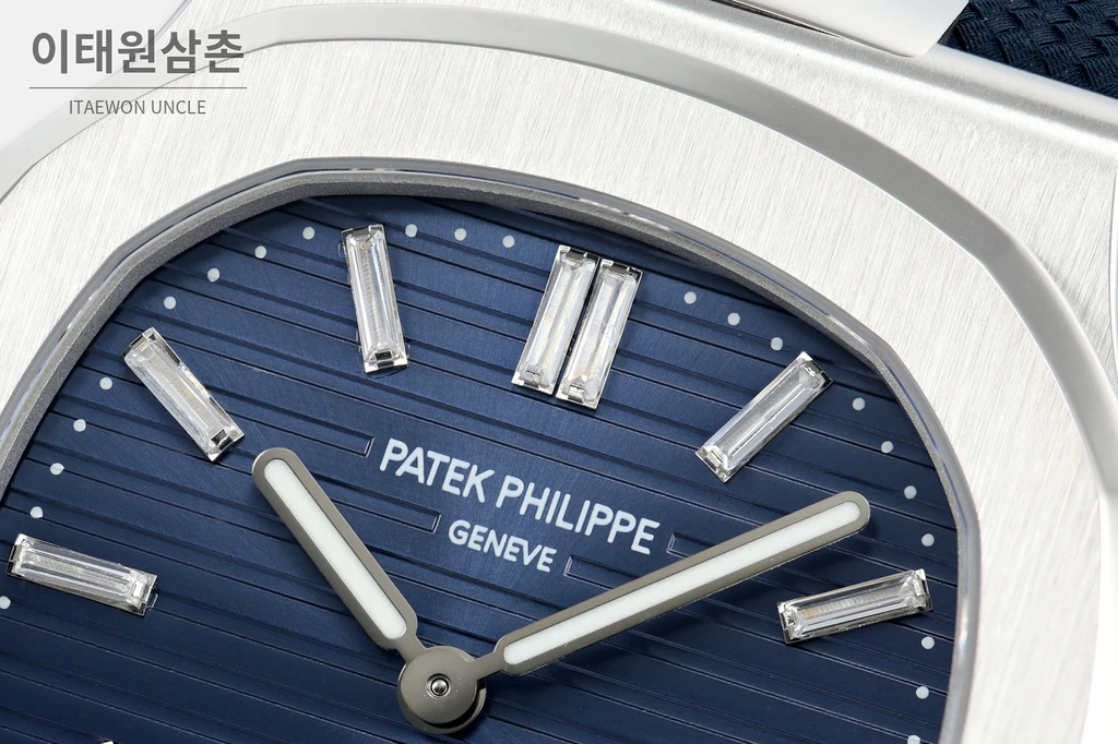 파텍필립 노틸러스 50주년 블루 다이얼 오토매틱 41mm 5810G-001