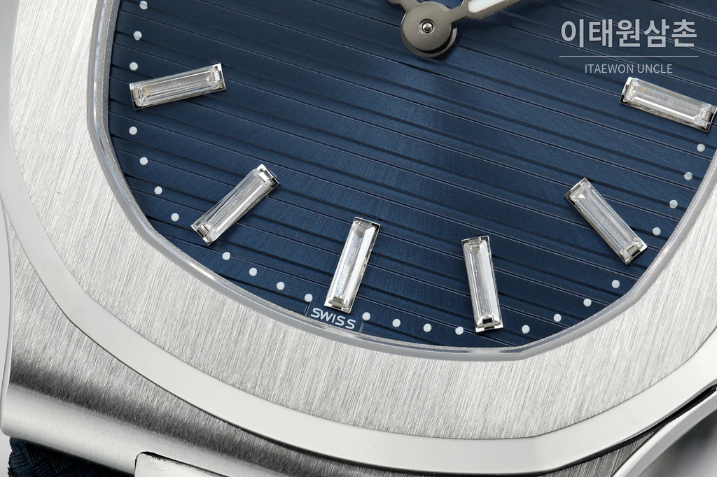 파텍필립 노틸러스 50주년 블루 다이얼 오토매틱 41mm 5810G-001