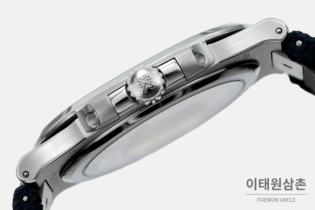 파텍필립 노틸러스 50주년 블루 다이얼 오토매틱 41mm 5810G-001