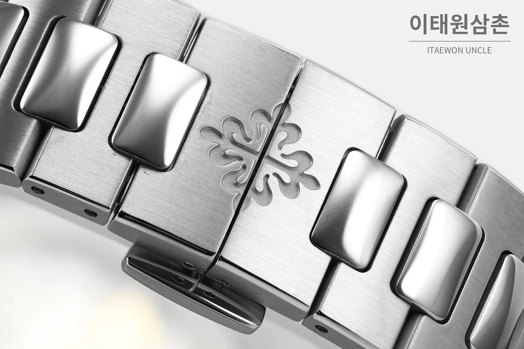 파텍필립 노틸러스 50주년 블루 다이얼 오토매틱 41mm 5810/1G-001
