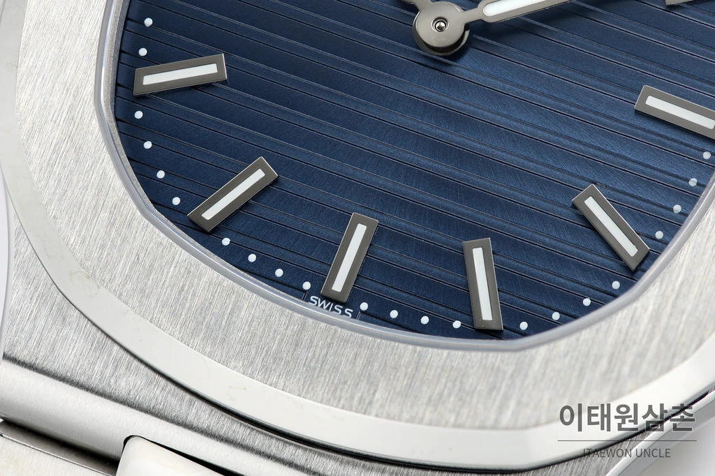 파텍필립 노틸러스 50주년 블루 다이얼 오토매틱 41mm 5810/1G-001