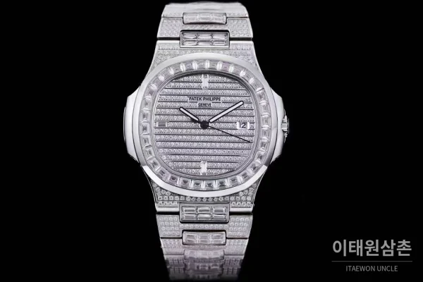 파텍필립 노틸러스 5711 풀다이아 파베 다이얼 오토매틱 40mm 실버 (4) 파텍필립 노틸러스 5711 풀다이아 파베 다이얼 오토매틱 40mm 실버 스틸 브레이슬릿 (2)