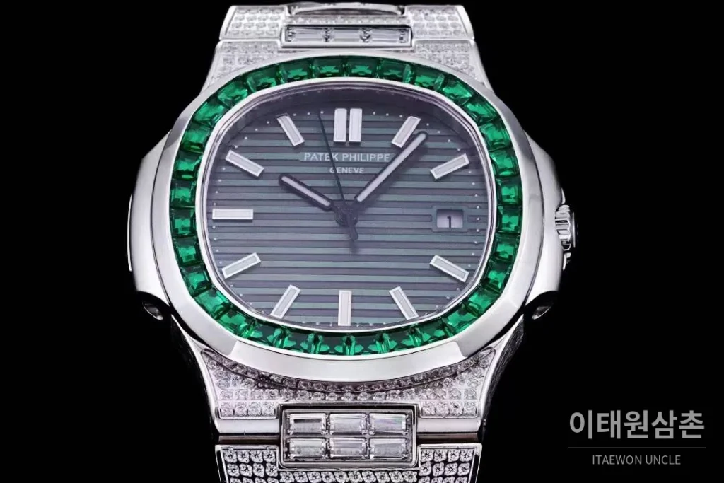 파텍필립 노틸러스 5711 풀다이아 파베 다이얼 오토매틱 40mm 실버 스틸 브레이슬릿 그린 베젤
