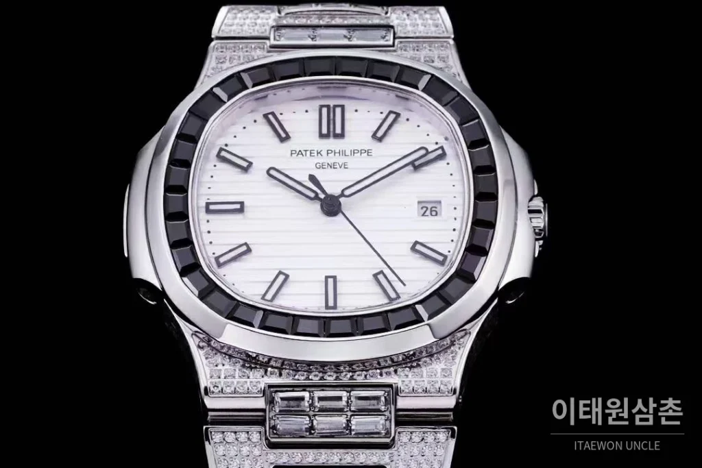 파텍필립 노틸러스 5711 풀다이아 파베 다이얼 오토매틱 40mm 실버 스틸 브레이슬릿 블랙 베젤