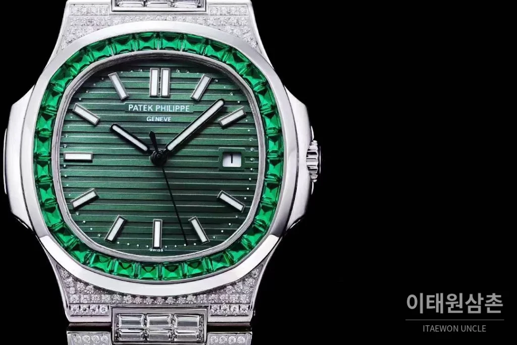 파텍필립 노틸러스 5711 풀다이아 파베 다이얼 오토매틱 40mm 실버 스틸 브레이슬릿 그린 베젤